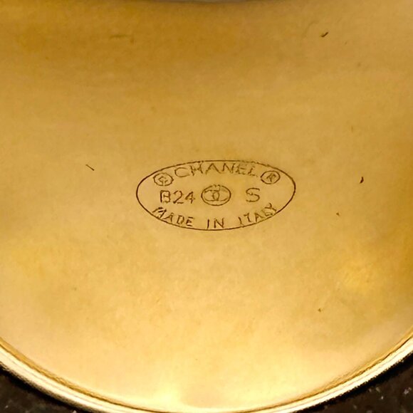 CHANEL Pink Logo Ring - Picture 4 of 10